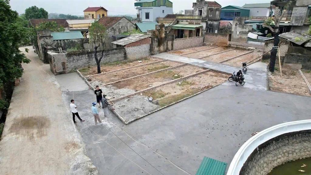 Cần bán lô đất giá nhỉnh 2 tỷ ô tô vào đất thôn quế sơn xã dân hoà.tp hà nội