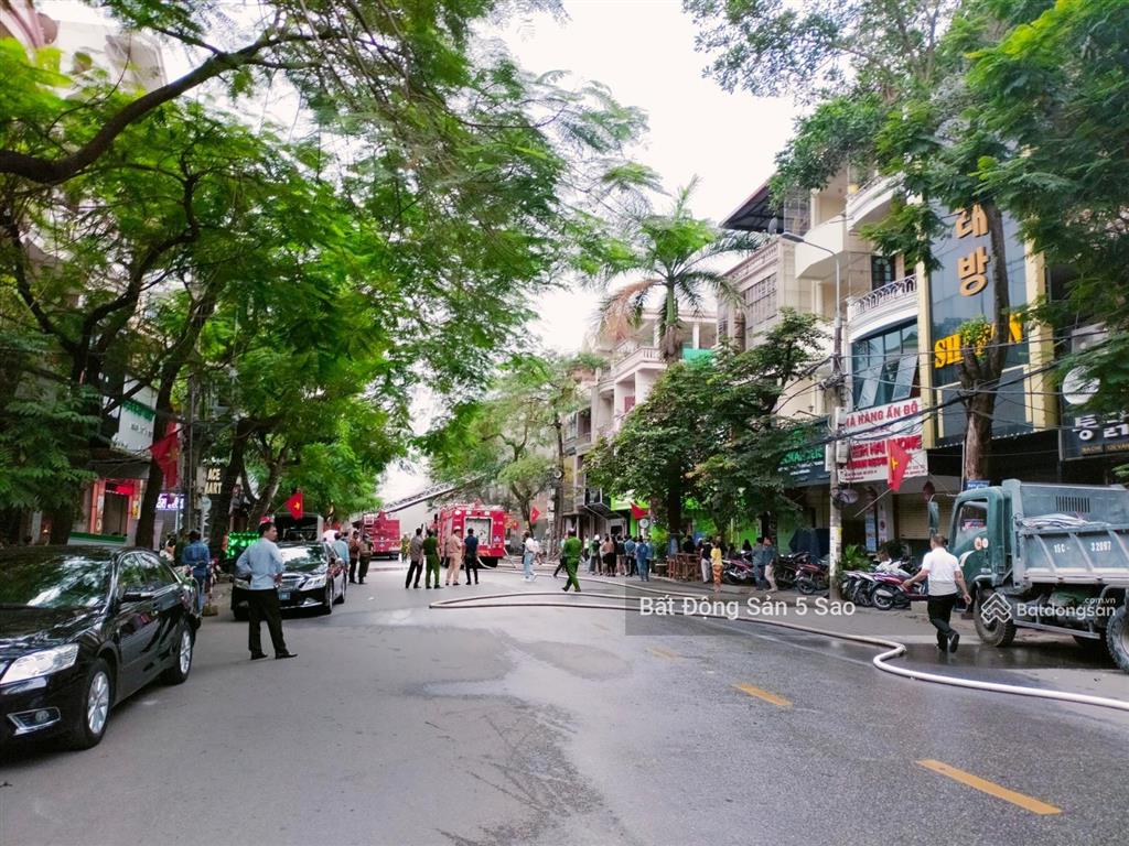 Duy nhất căn mặt đường văn cao có thang máy  90m2  ngang 4,5m  giá sốc 19.5 tỷ