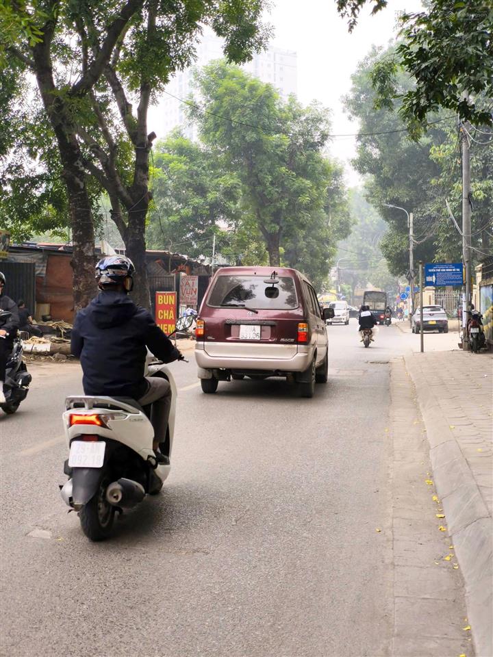 Bán nhà cổ nhuế, khu phân lô đại học mỏ, 2 mặt ngõ ô tô thông, nhà dân 42m chỉ hơn 9 tỷ.