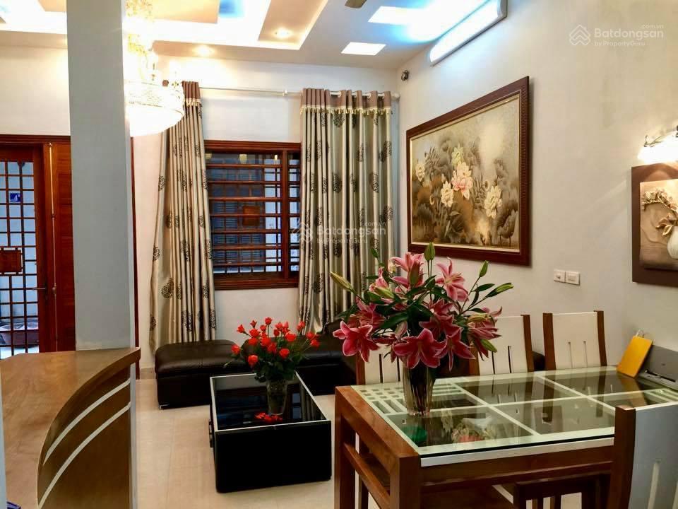 Cho thuê nhà để ở hoặc làm văn phòng đường láng, nhà mặt tiền 5m  diện tích 50m², 4 tầng