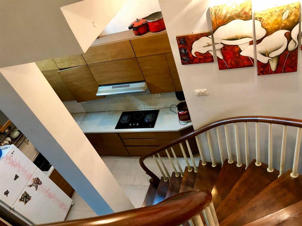 Cho thuê nhà để ở hoặc làm văn phòng đường láng, nhà mặt tiền 5m  diện tích 50m², 4 tầng