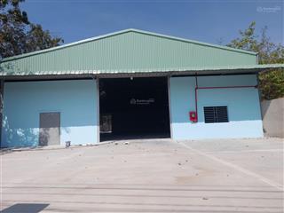 Cho thuê xưởng tổng khuôn viên 1400m2. giá 49triệu. pccc vách tường, đường xe công. gần sóng thần 3