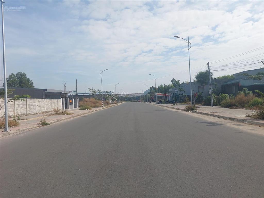 Cho thuê kho xưởng 1000m2, đất rộng 4000m2. đường xe công, sát kcn mỹ xuân b, bà rịa vũng tàu