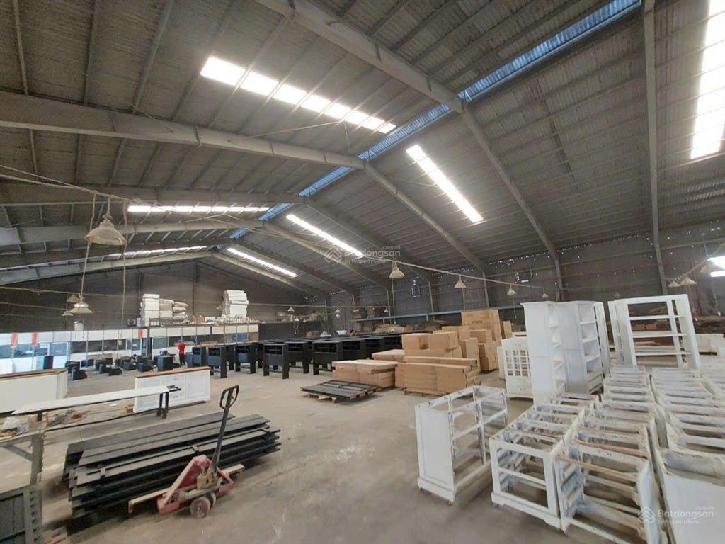 Cho thuê xưởng 2200m2.pccc vách tường .đường xe công.gần vòng xoay an phú ,thuận an.giá 120 triệu