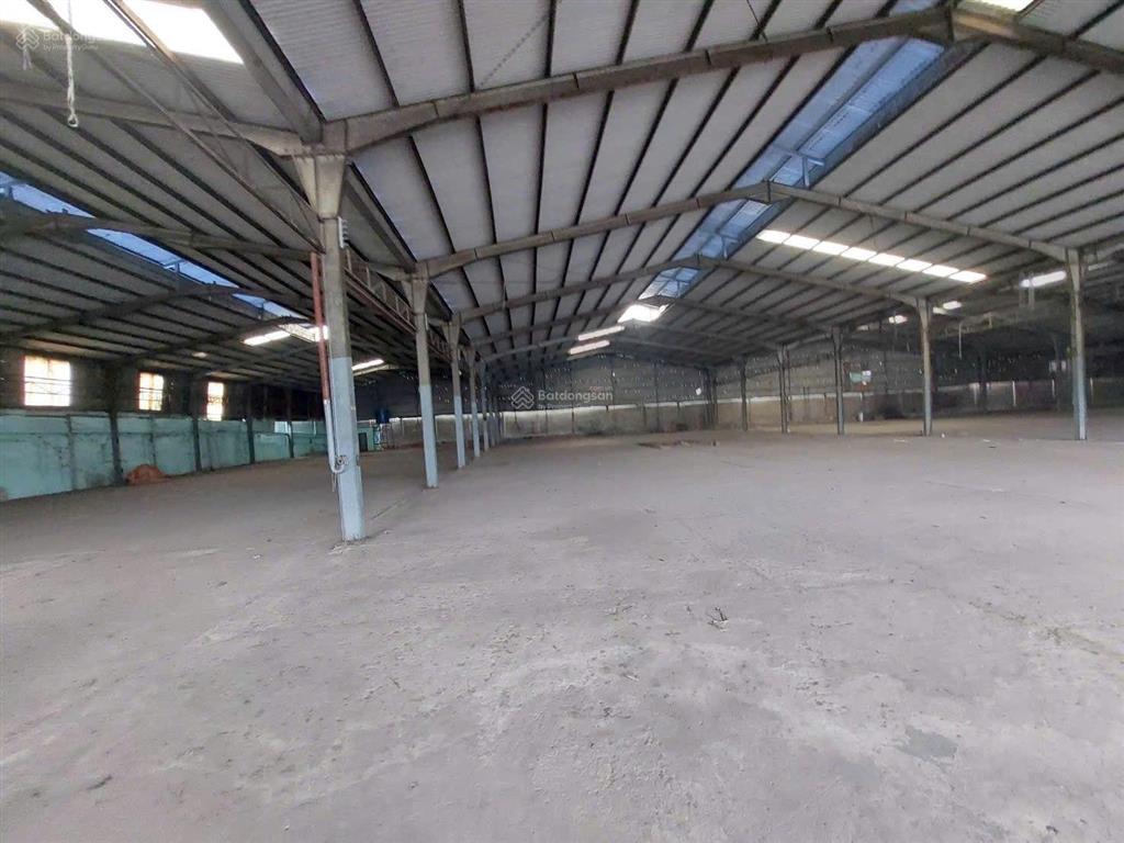 Cho thuê kho xưởng 4000m2.pccc vách tường ,đường xe công ,chánh phú hòa ,bến cát,giá 120 triệu/ th