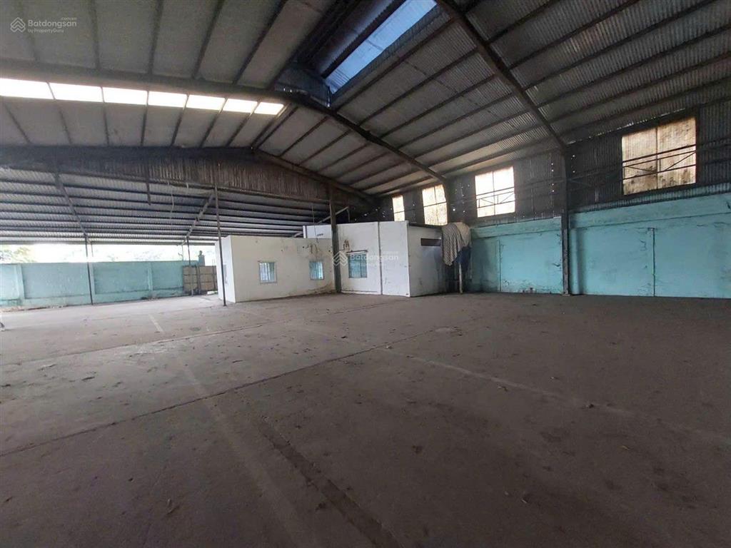 Cho thuê kho xưởng 4000m2.pccc vách tường ,đường xe công ,chánh phú hòa ,bến cát,giá 120 triệu/ th
