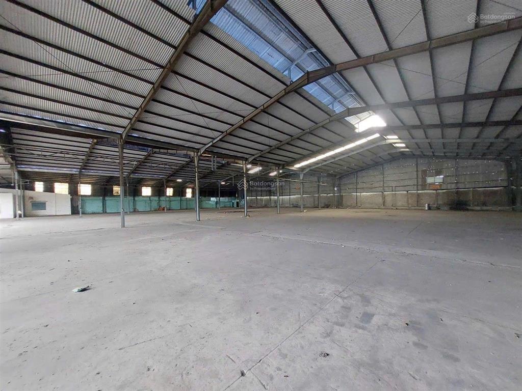 Cho thuê kho xưởng 4000m2.pccc vách tường ,đường xe công ,chánh phú hòa ,bến cát,giá 120 triệu/ th