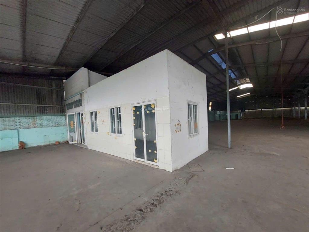 Cho thuê kho xưởng 4000m2.pccc vách tường ,đường xe công ,chánh phú hòa ,bến cát,giá 120 triệu/ th