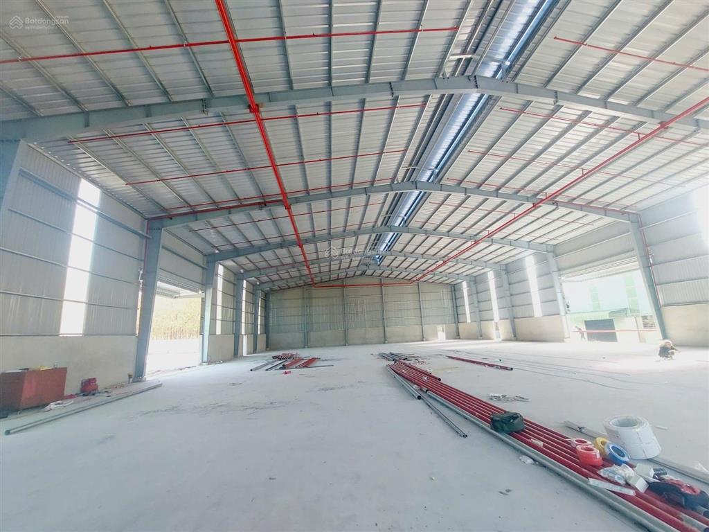 Cho thuê kho xưởng sx đa nghề 12000m2, cho thuê lẻ. đầy đủ gp gần cổng xanh phú giáo, giá 63k/m2