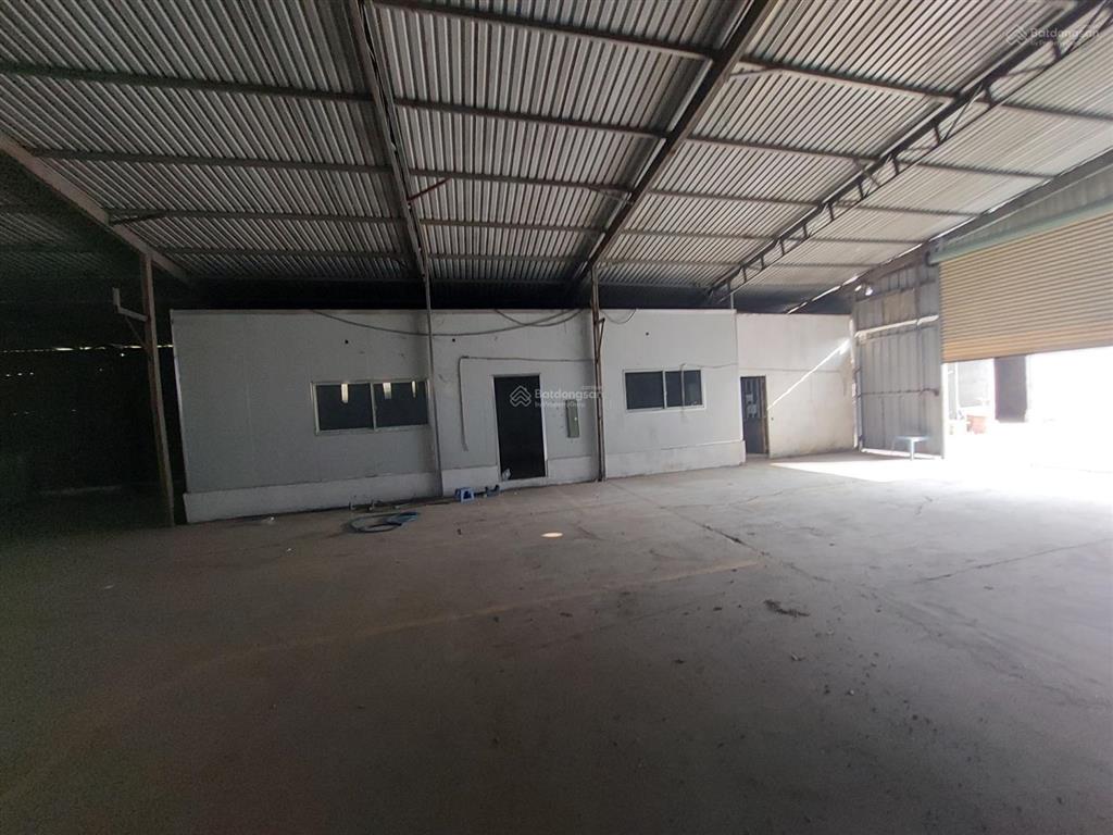 Cho thuê kho xưởng 1900m2. đường xe tải 15 tấn. sản xuất đa nghề. giá 60 triệu. thuận an bình dương