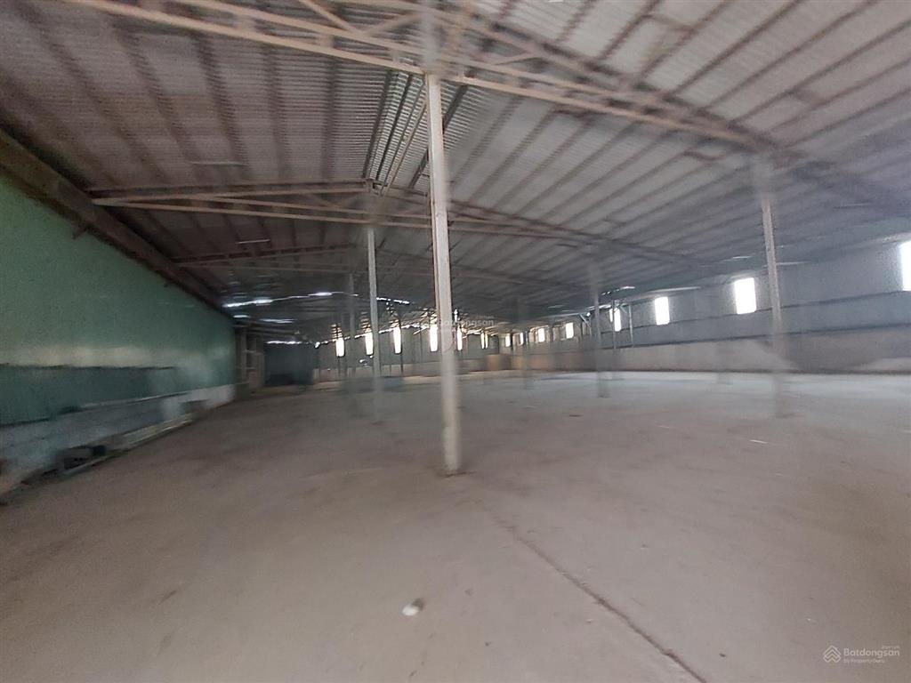 Cho thuê kho xưởng 1900m2. đường xe tải 15 tấn. sản xuất đa nghề. giá 60 triệu. thuận an bình dương