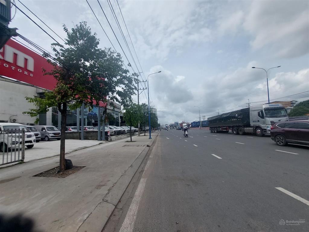 Cho thuê mặt tiền kinh doanh kho xưởng đất 2300m2 phù hợp showroom bệnh viện, nh. ngay ngã 6 an phú