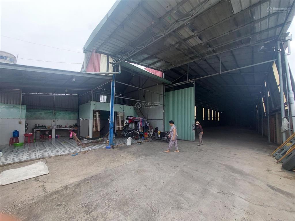 Cho thuê kho xưởng 800m². đường xe công. vòng xoay tp mới, gần khu cn sóng thần 3. giá 27 triệu