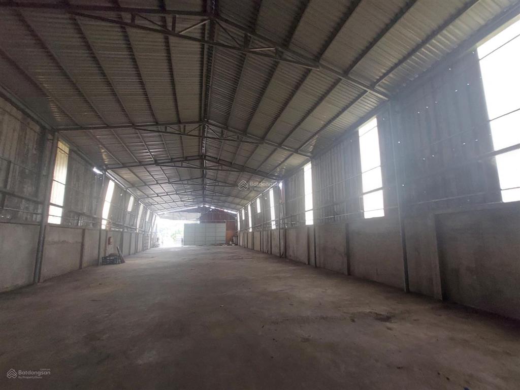 Cho thuê kho xưởng 800m². đường xe công. vòng xoay tp mới, gần khu cn sóng thần 3. giá 27 triệu