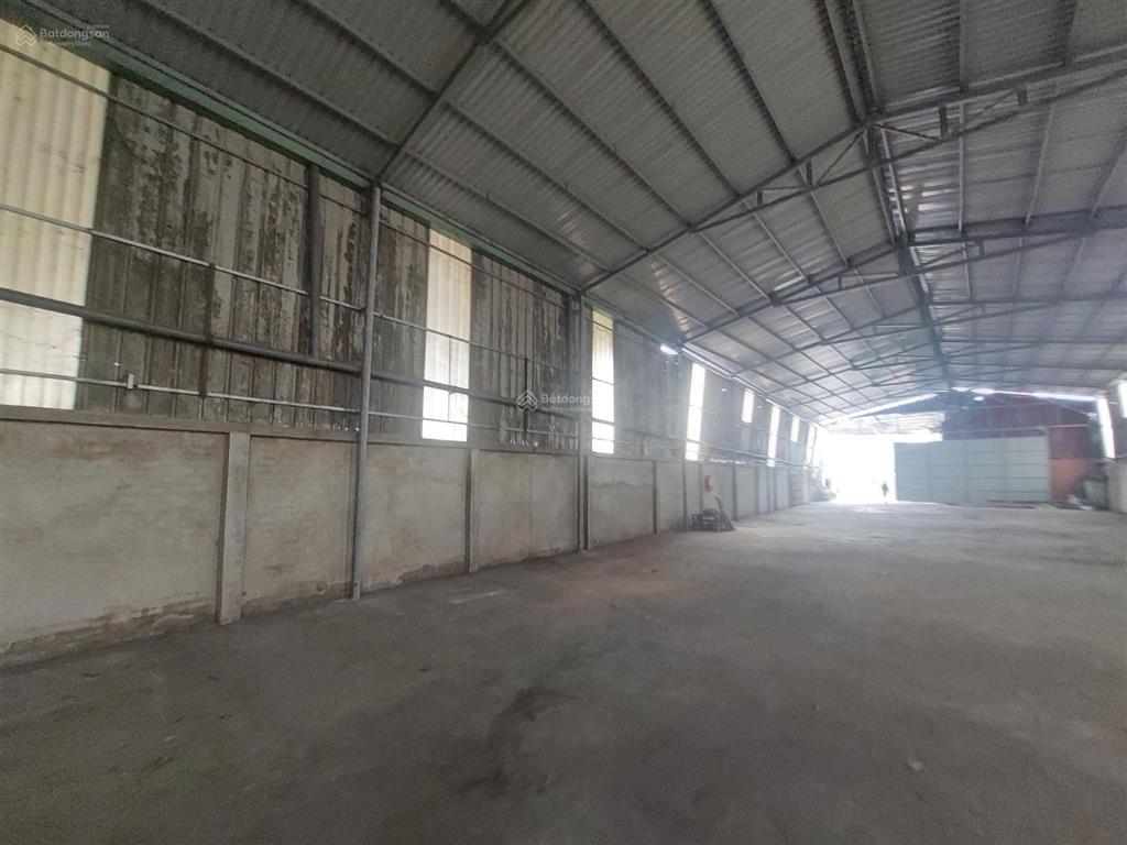 Cho thuê kho xưởng 800m². đường xe công. vòng xoay tp mới, gần khu cn sóng thần 3. giá 27 triệu