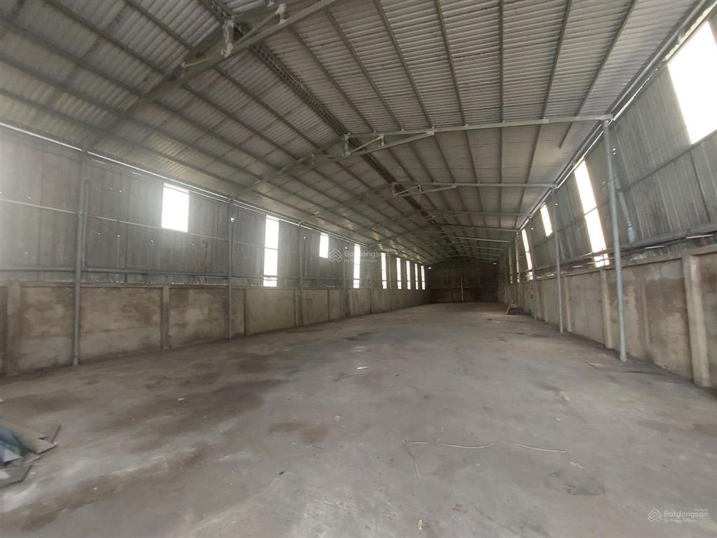 Cho thuê kho xưởng 800m². đường xe công. vòng xoay tp mới, gần khu cn sóng thần 3. giá 27 triệu