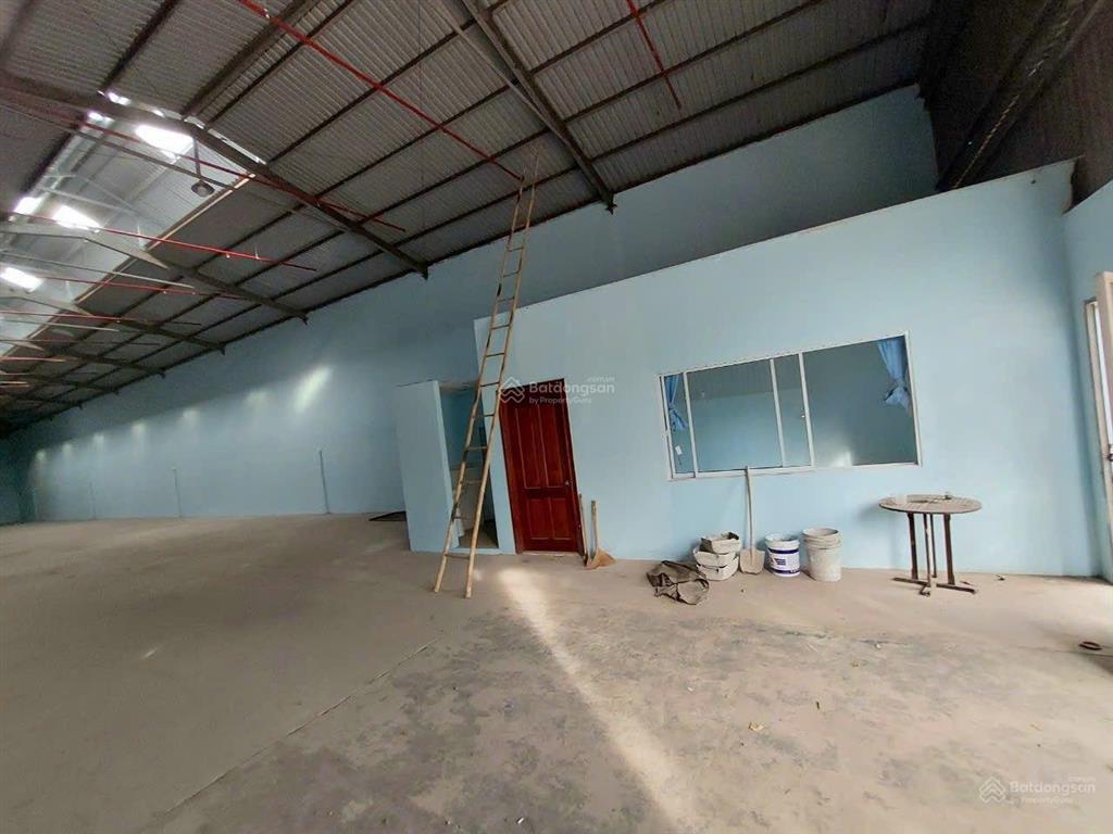Cho thuê xưởng tổng diện tích 750m². pccc tự động, đường xe công, tân uyên, bình dương