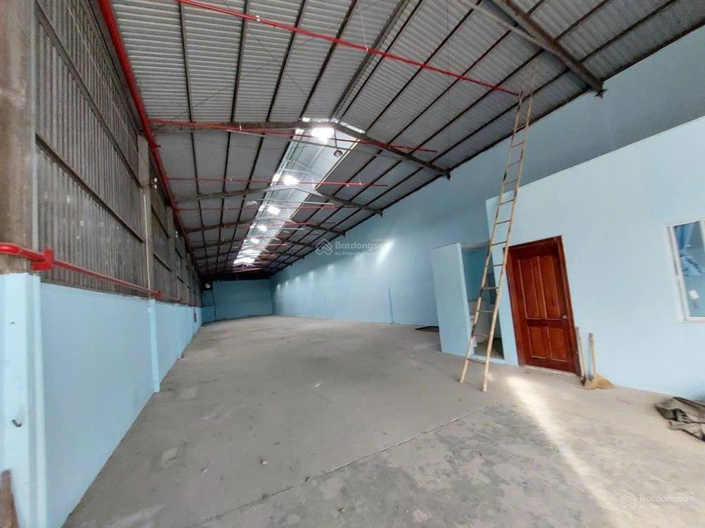 Cho thuê xưởng tổng diện tích 750m². pccc tự động, đường xe công, tân uyên, bình dương