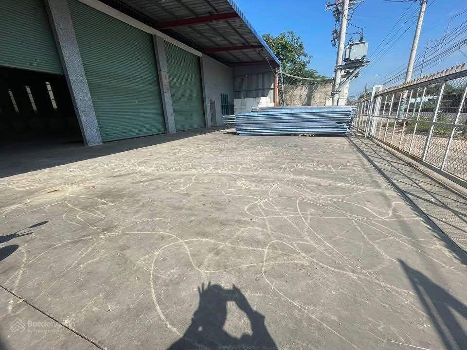 Cho thuê xưởng khuôn viên 5800m2, đầy đủ giấy phép. trong khu công nghiệp tân uyên, bình dương, hcm