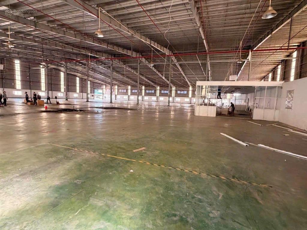 Cho thuê xưởng khuôn viên 5800m2, đầy đủ giấy phép. trong khu công nghiệp tân uyên, bình dương, hcm