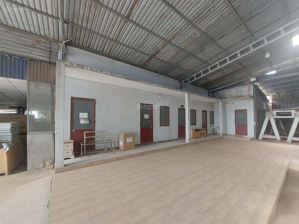 Cho thuê xưởng 2500m2, có sẵn hệ thống chuyền sơn gỗ, đầy đủ giấy tờ, tân hiệp, nam tân uyên, bd