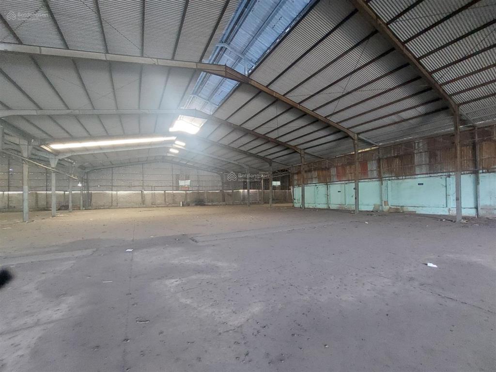 Cho thuê kho xưởng 1800m2. giá 55 triệu. trạm điện 120kva. chánh phú hòa, bến cát, bình dương