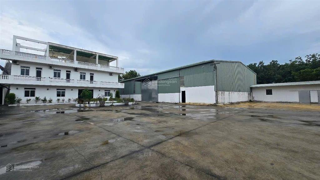 Cho thuê kho xưởng 1600m2. nền sơn epoxy pccc đầy đủ giấy tờ công năng. hòa lợi, bến cát bình dương