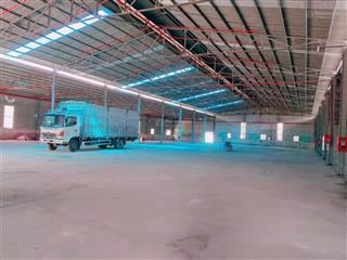 Cho thuê kho xưởng 4000m2.đầy đủ giấy tờ,nằm cụm sx công nghiệp tân uyên .tiếp gỗ phun sơn