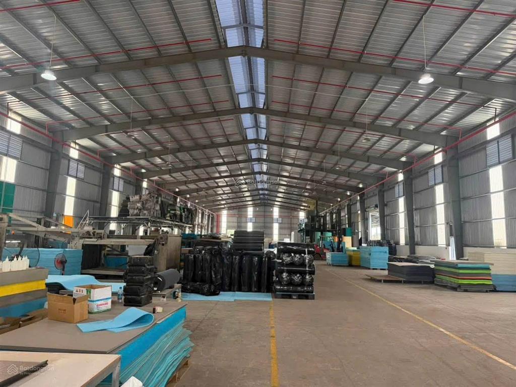 Cho thuê kho xưởng 2400m2. khuôn viên riêng. pccc tự động. gần khu cn visip 2. tân uyên, bd