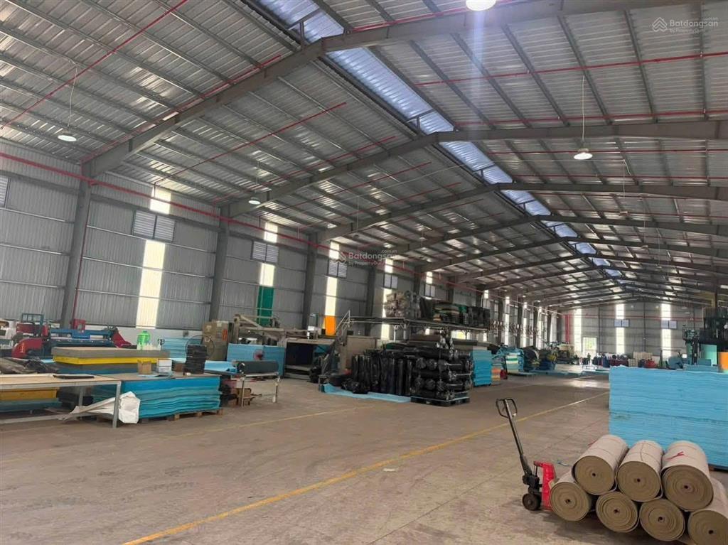 Cho thuê kho xưởng 2400m2. khuôn viên riêng. pccc tự động. gần khu cn visip 2. tân uyên, bd