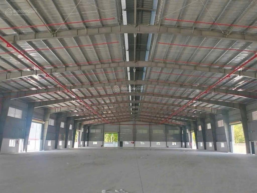 Cho thuê kho xưởng 2400m2. khuôn viên riêng. pccc tự động. gần khu cn visip 2. tân uyên, bd