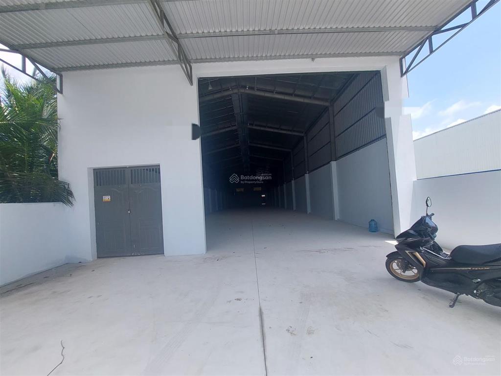 Cho thuê kho xưởng 600m2. đường xe công, điện 3 pha. gần khu cn sóng thần 3, visip 2