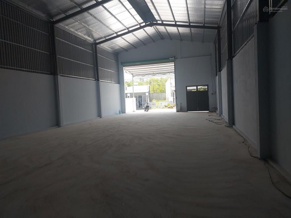 Cho thuê kho xưởng 600m2. đường xe công, điện 3 pha. gần khu cn sóng thần 3, visip 2