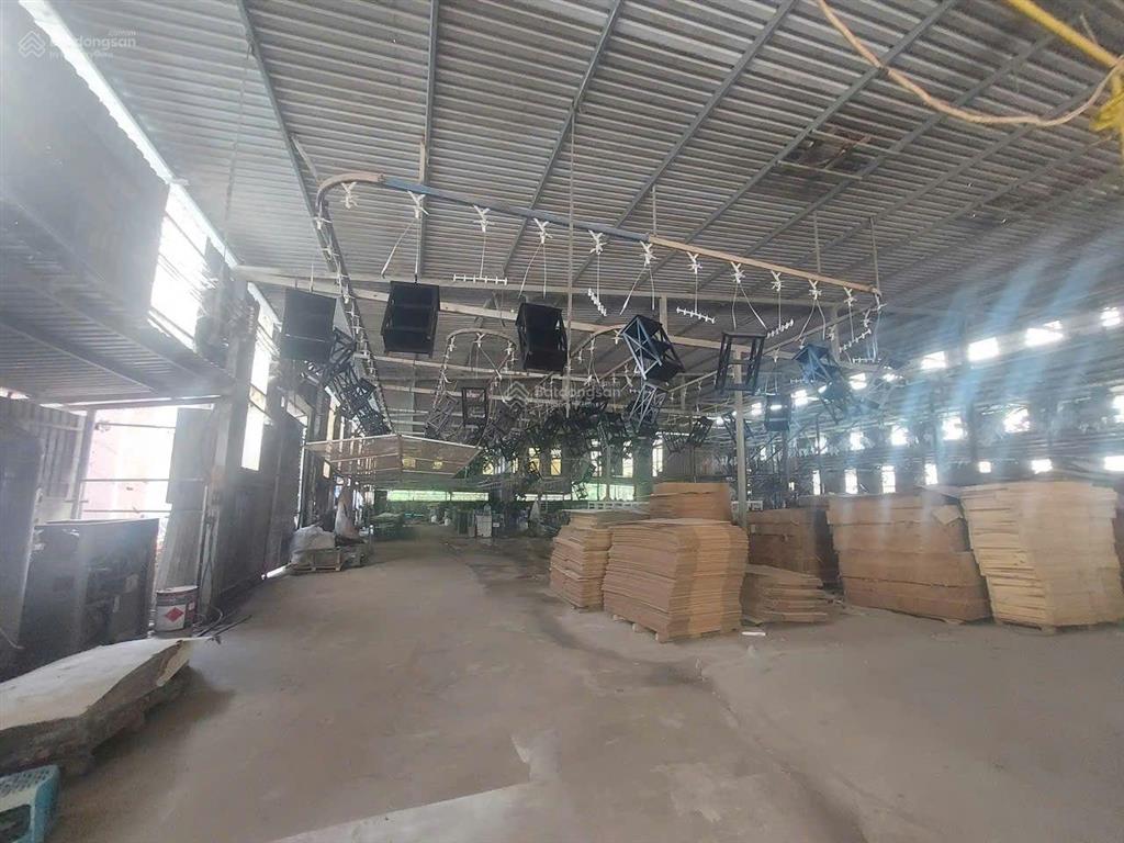 Cho thuê xưởng 1800m2.có sẵn máy móc và chuueenf sơn cho ngành gỗ ,tân hiệp,khánh bình ,tân uyên,bd