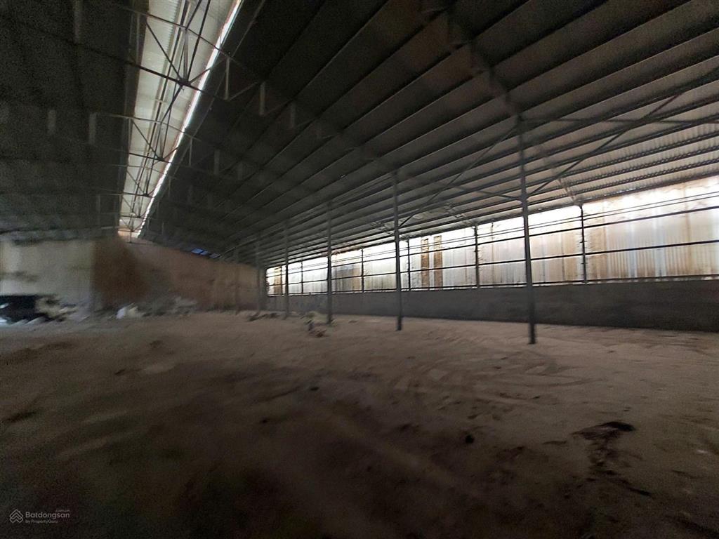 Cho thuê kho xưởng 1800m2. nằm cụm sản xuất đa ngành nghề. giá thuê 65 triệu/tháng