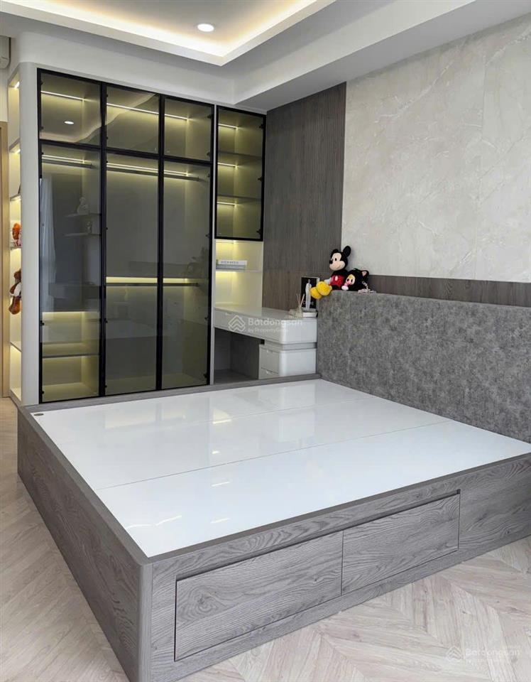 Kẹt tiền cần bán căn hộ cao cấp the antonia phú mỹ hưng, 86m2, 2pn,2wc, full,có ô xe,giá 9.5 tỷ(tl)