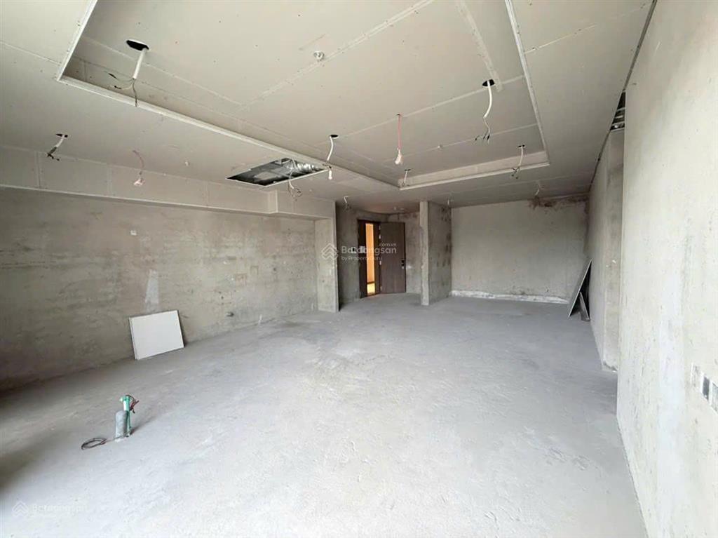Hiếm có bán căn sân vườn the horizon hồ bán nguyệt, 135m2+20m2 sân, 3pn, thô, có ô xe, giá 20,5 tỷ