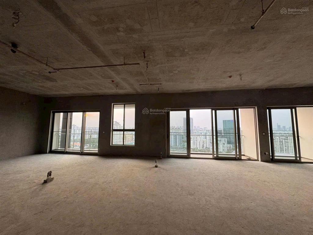 Cần bán gấp căn penthouse midtown m8 phú mỹ hưng, 250m2, giao thô, view quận 1, giá 41.5 tỷ,có ô xe