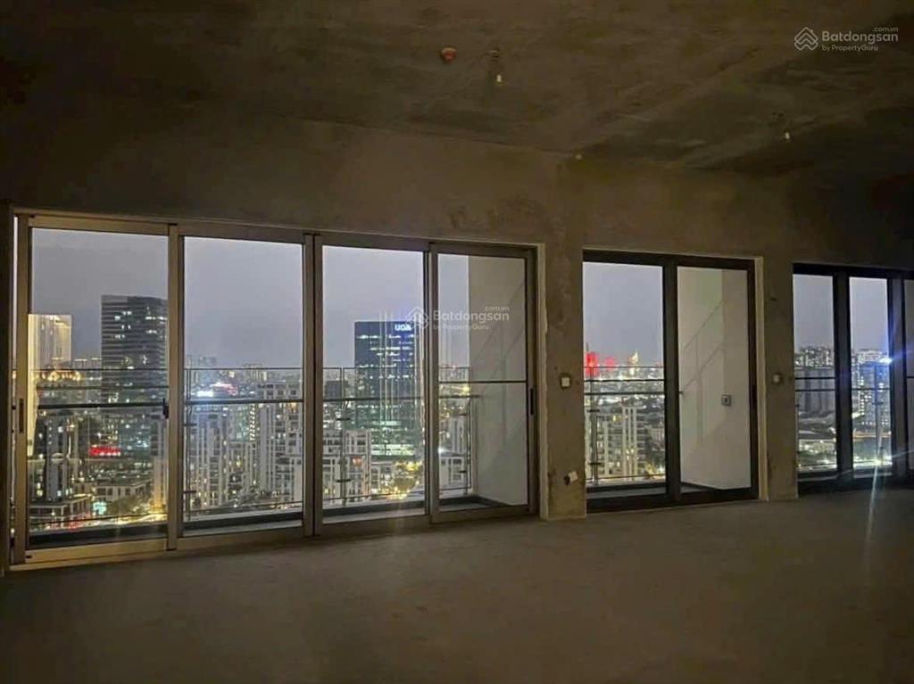 Cần bán gấp căn penthouse midtown m8 phú mỹ hưng, 250m2, giao thô, view quận 1, giá 41.5 tỷ,có ô xe