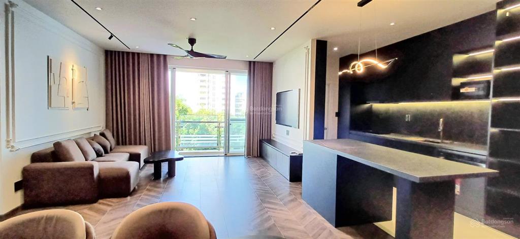 Cần bán gấp căn hộ 3pn dự án riverpark 1 phú mỹ hưng. 123m2, full mới 100%, giá 16.5 tỷ. có sổ hồng