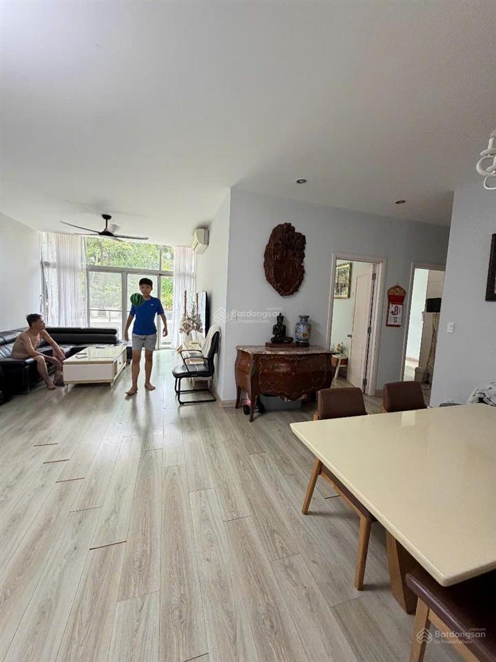 Hàng hiếm bán căn hộ sân vườn dự án garden court 2 phú mỹ hưng, 140m2+60m2 sân vườn, 3pn, 17 tỷ