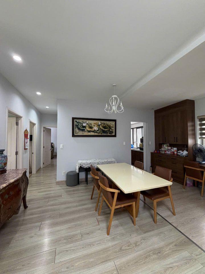 Siêu hiếm! Bán căn hộ sân vườn Garden Court 2, 200m2, 3PN, full, sổ hồng, giá 16.9 tỷ