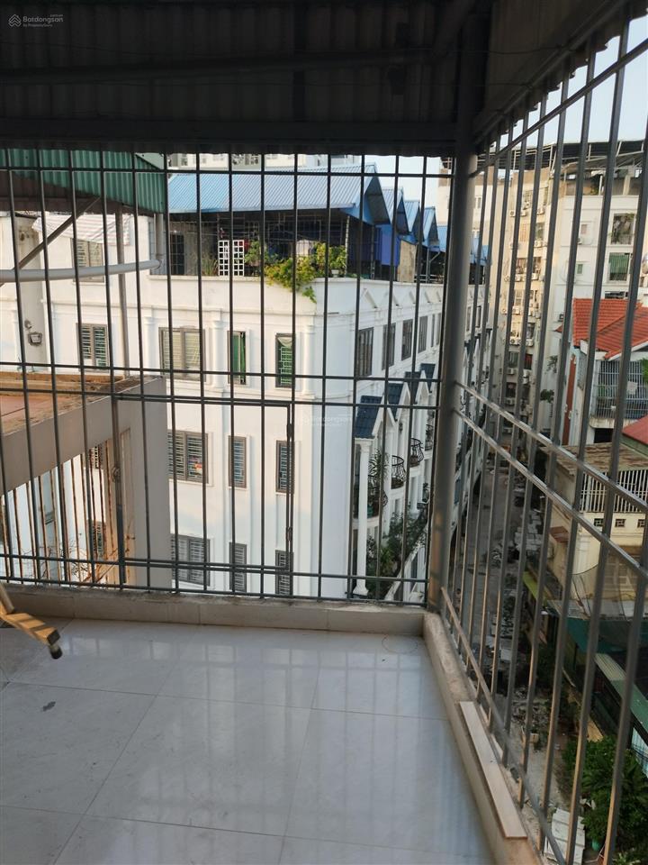Cho thuê nhà nguyên căn 5 tầng 1 tum, sân rộng ngay ngõ 387 vũ tông phan