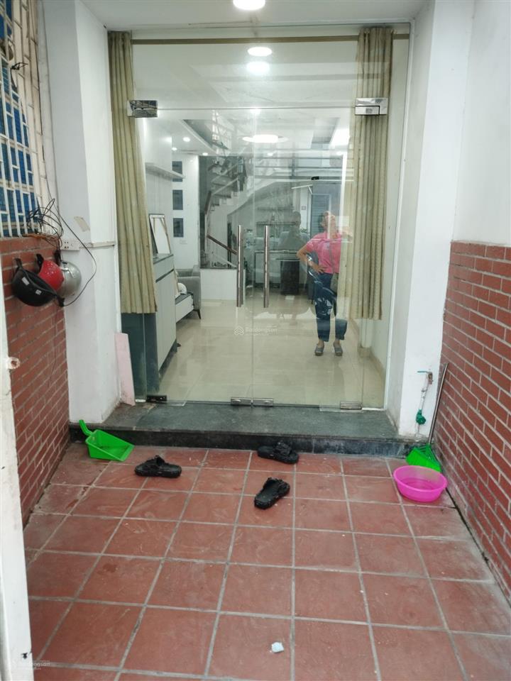 Cho thuê nhà nguyên căn 5 tầng 1 tum, sân rộng ngay ngõ 387 vũ tông phan