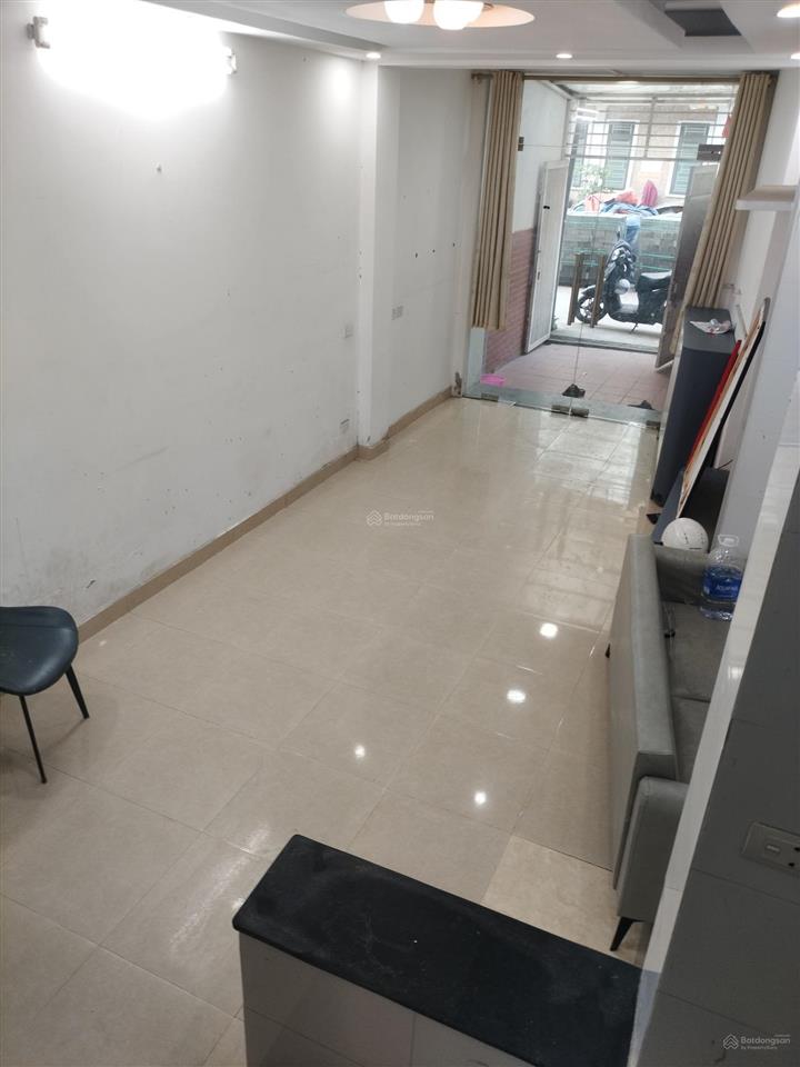 Cho thuê nhà nguyên căn 5 tầng 1 tum, sân rộng ngay ngõ 387 vũ tông phan
