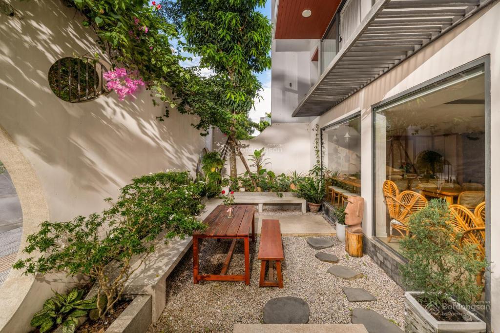 Chuyển nhượng villas 240m2 đường đỗ thế chấp  gần biển  khu du lịch đông đúc (kproperty)