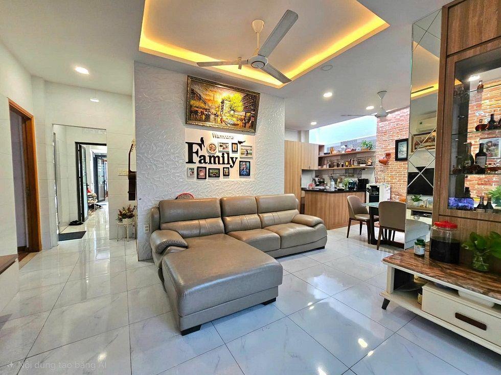 Bán nhà hạ chào 5 tỷ, HXH Nguyễn Thái Bình, Phường Bảy Hiền, TPHCM, 240m2, 4 tầng, sát mặt tiền, giá cực tốt.