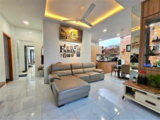 Bán nhà hạ chào 5 tỷ, HXH Nguyễn Thái Bình, Phường Bảy Hiền, TPHCM, 240m2, 4 tầng, sát mặt tiền, giá cực tốt.