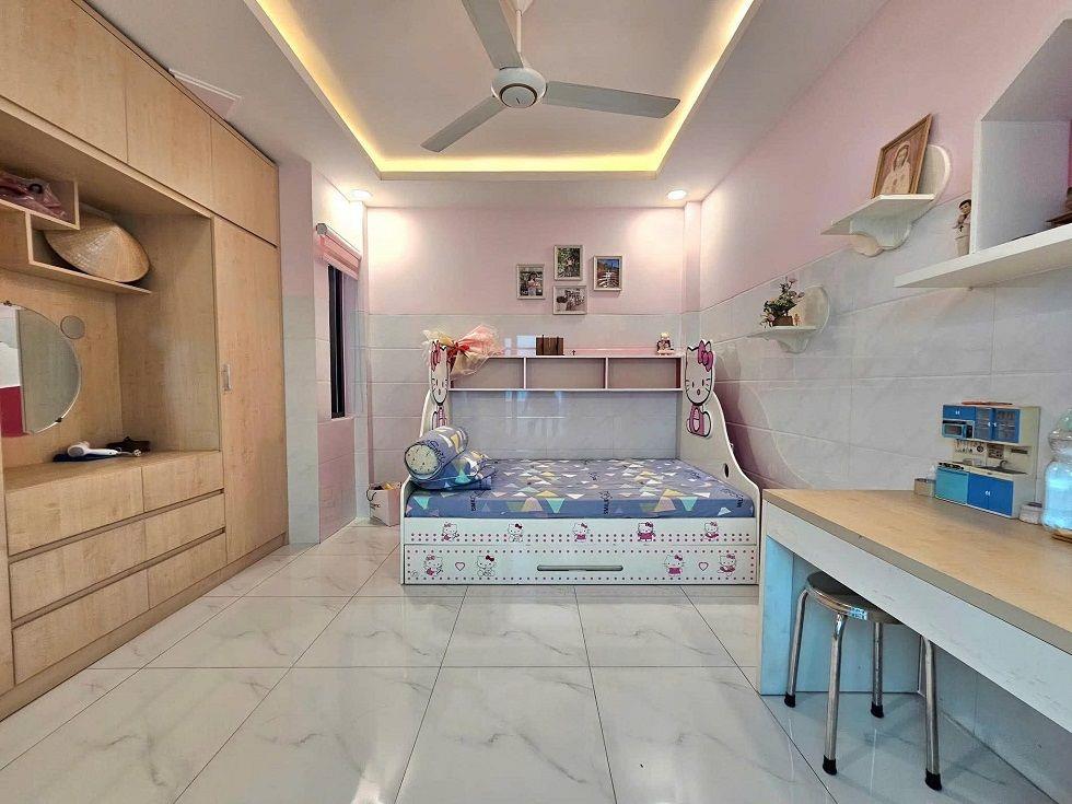 Bán nhà hạ chào 5 tỷ, HXH Nguyễn Thái Bình, Phường Bảy Hiền, TPHCM, 240m2, 4 tầng, sát mặt tiền, giá cực tốt.