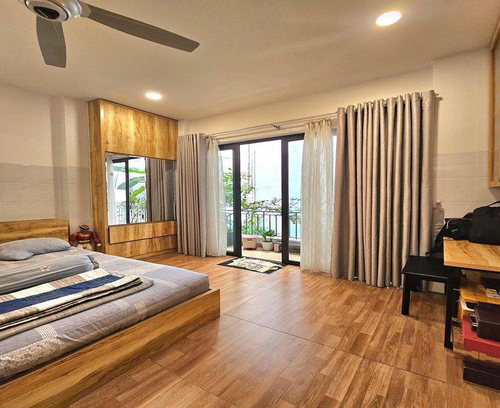 Bán nhà hạ chào 5 tỷ, HXH Nguyễn Thái Bình, Phường Bảy Hiền, TPHCM, 240m2, 4 tầng, sát mặt tiền, giá cực tốt.
